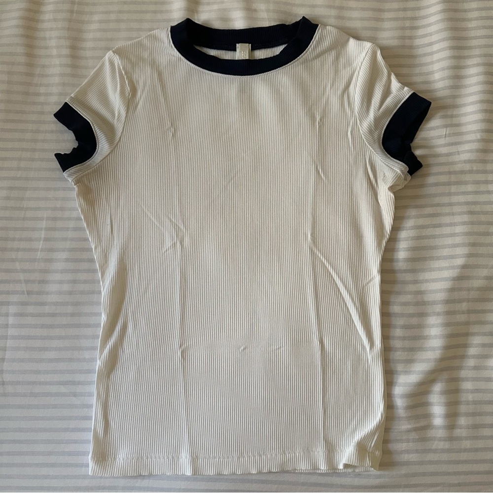 SKIMS Soft Lounge Ringer T Shirt in Marble (White & Navy)